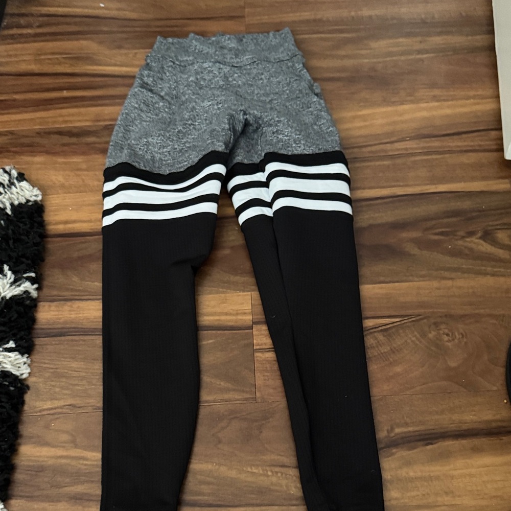 BOMBSHELL SPORTWEAR Black and Gray Leggings